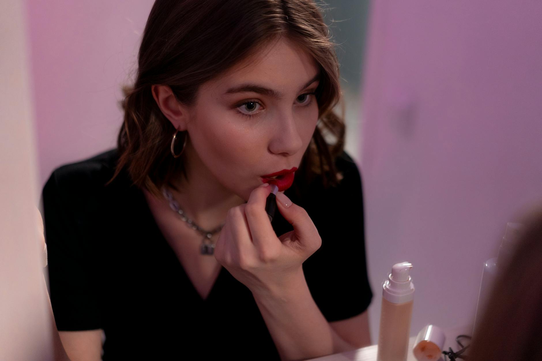 Get Inspired by Charlie Evans: Top Beauty Tips for Everyday Glam